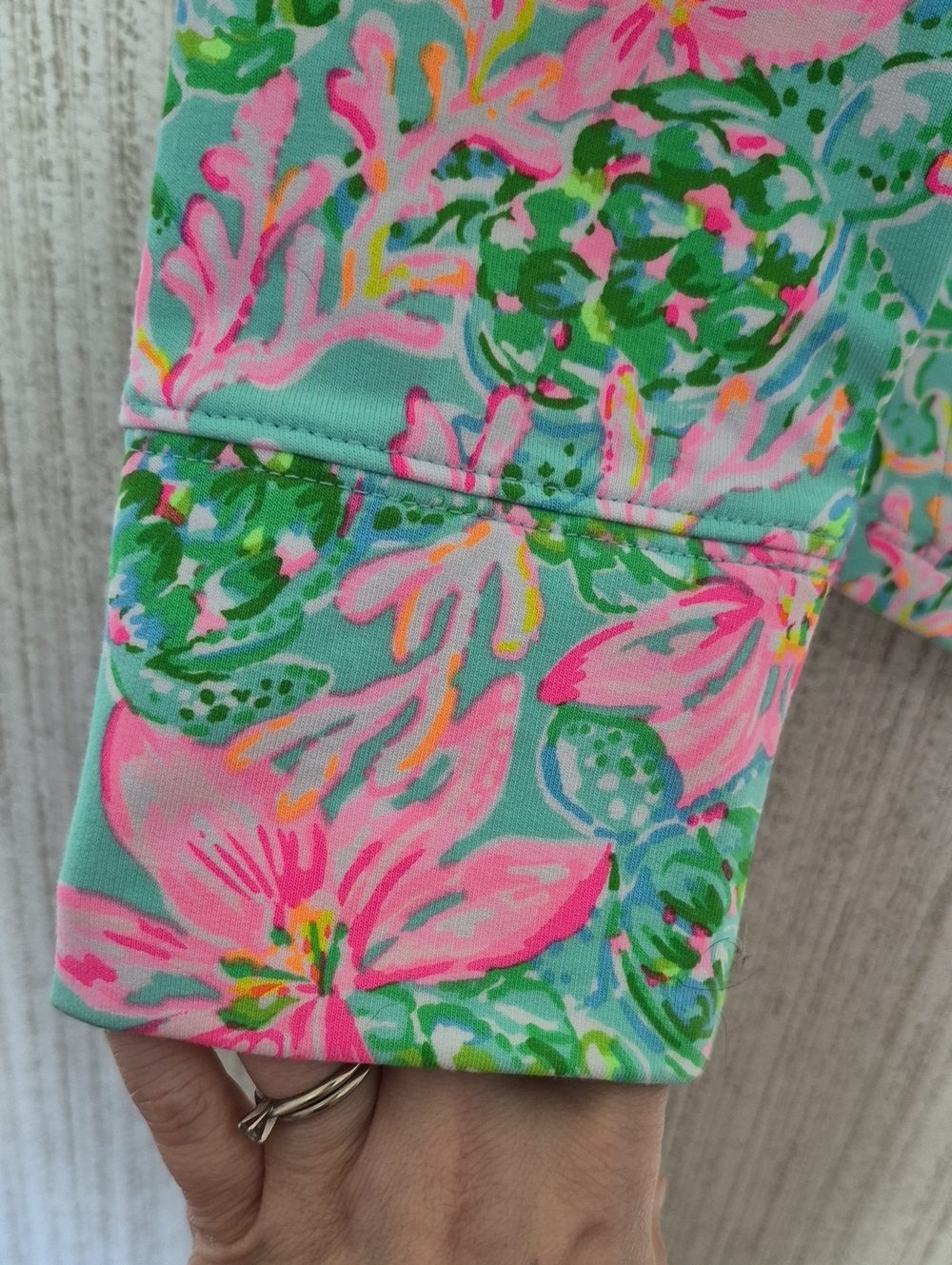 Lilly Pulitzer UPF 50+ Skipper Popover Surf Blue So Shellegant Size Small NWT - Picture 9 of 12